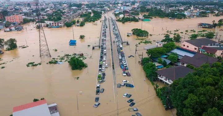 Asie du Sud-Est : De violentes inondations causent plus de 300 morts