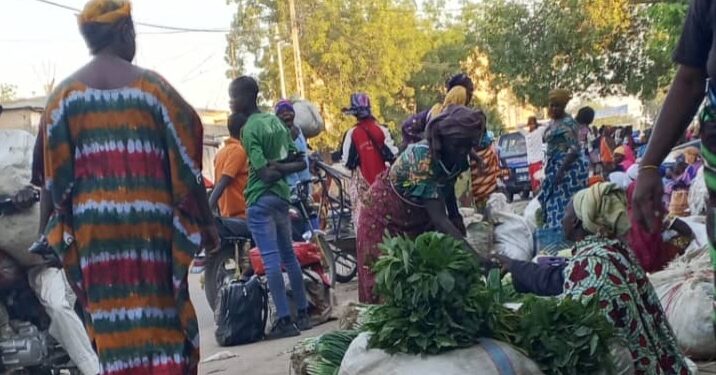 Tchad : Quand le bitume devient boutique, l’étau du commerce informel qui étrangle la circulation à N’Djamena