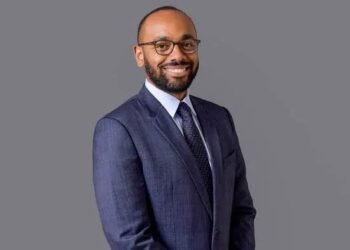 Gabon: 1 000 milliards de francs CFA retrouvés sur un compte de Noureddin Bongo Valentin, soit l’équivalent de vingt années de bourses étudiantes.