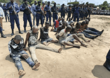 RDC : Douze présumés criminels arrêtés à Kisangani lors de l’opération Ndobo, des armes à feu saisies
