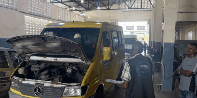 RDC : Afflux massif vers les centres de contrôle technique à Kinshasa, usagers excédés et files interminables