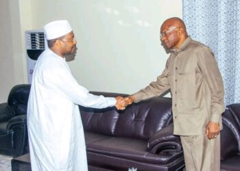 Tchad : Le Médiateur de la République reçoit Bachar-Edinne Alhariss, un ancien exilé