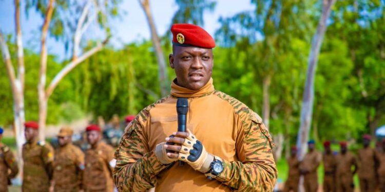 بوركينا فاسو: الذكرى الخامسة والستين للاستقلال.. النقيب تراوري يدعو إلى «صحوة وطنية» من أجل السيادة الكاملة