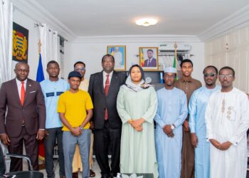 La Ministre Fatimé Aldjineh Garfa rencontre les jeunes tchadiens vivant au Sénégal