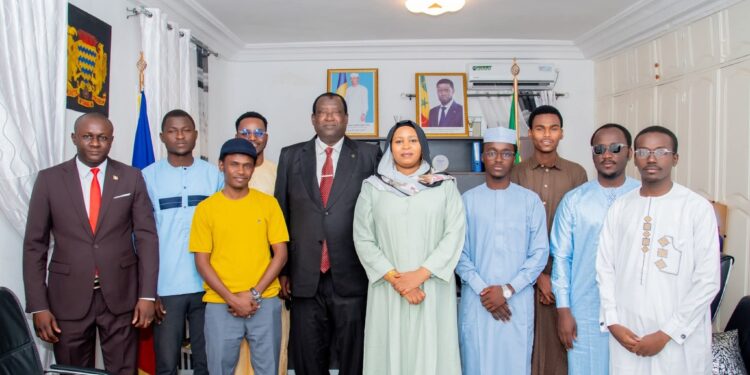 La Ministre Fatimé Aldjineh Garfa rencontre les jeunes tchadiens vivant au Sénégal