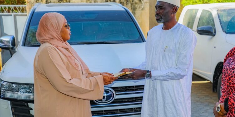 Tchad : La Ministre de l&rsquo;Action Sociale dote son ministère de moyens roulants et d&rsquo;équipements bureautiques