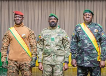 ​Mali : Gal Assimi Goïta décore ses pairs du Burkina et du Niger au sommet de l’AES
