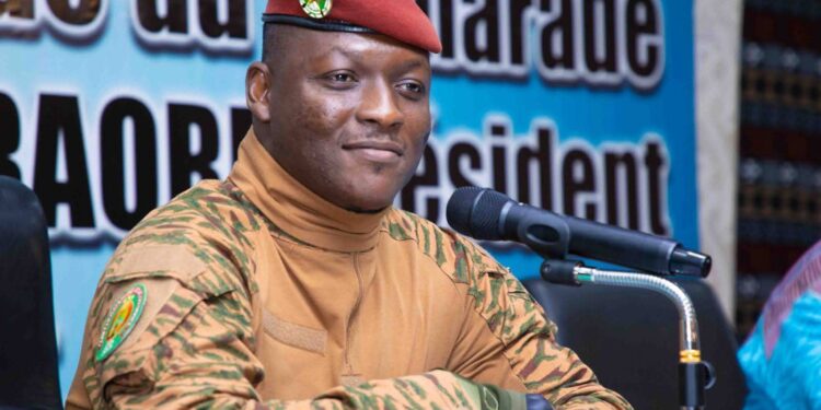 Le Capitaine Ibrahim Traoré rencontre à Bamako les Burkinabè vivant au Mali, en Guinée et Mauritanie