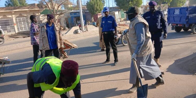 N&rsquo;Djaména : La Commune du 8ème arrondissement procède au désensablement et à la salubrité de l&rsquo;avenue François Tombalbaye