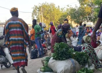Tchad : Quand le bitume devient boutique, l’étau du commerce informel qui étrangle la circulation à N’Djamena
