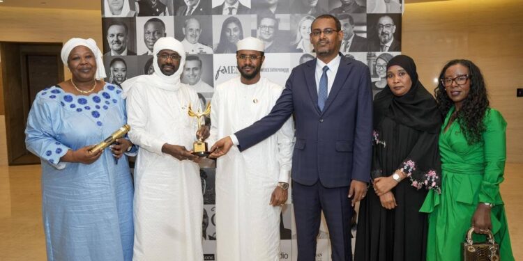 Diplomatie : L’Ambassadeur du Tchad aux Émirats Arabes Unis reçoit le Prime Award 2025 à Dubaï