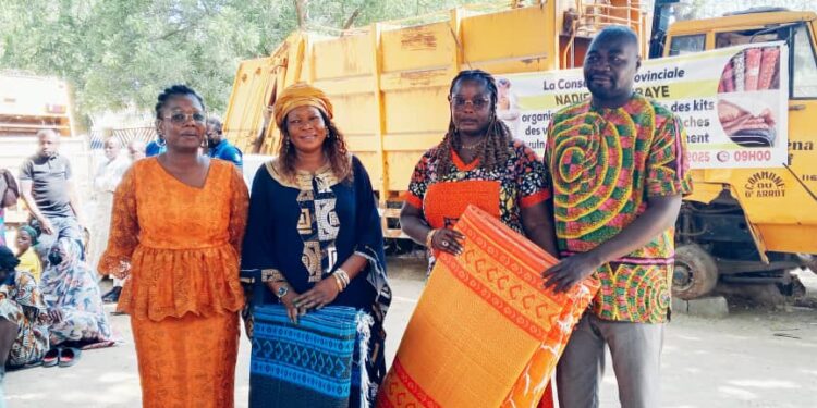 Tchad : La Conseillère provinciale du 6ᵉ arrondissement distribue des kits alimentaires et non alimentaires aux populations vulnérables