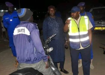 N&rsquo;Djaména : Le Maire Senoussi Hassana Abdoulaye en visite de terrain nocturne