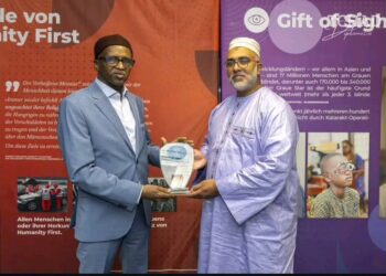 L’Ambassadeur du Tchad en Allemagne visite le siège de Humanity First Allemagne à Bensheim