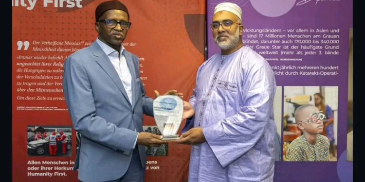 L’Ambassadeur du Tchad en Allemagne visite le siège de Humanity First Allemagne à Bensheim