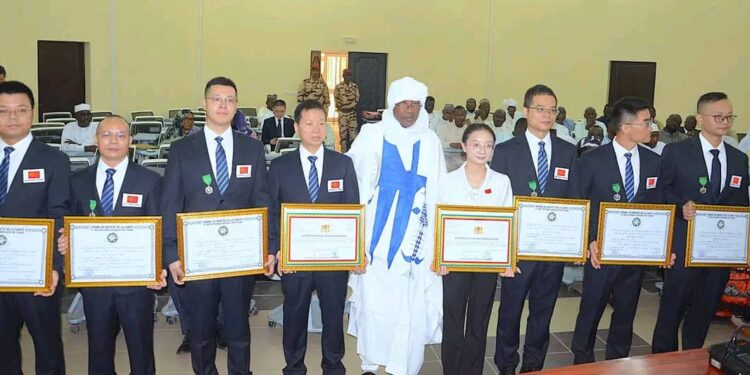Tchad : Décoration de l&rsquo;équipe de la 20ème mission médicale chinoise