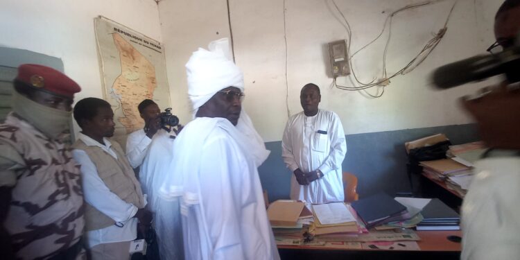 ​Am-Timan : Le Délégué Général Ismat Issakha Acheikh en visite surprise dans les services publics