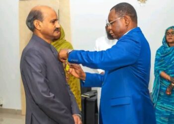 Tchad : Le Premier ministre salue la mission de l&rsquo;ambassadeur de l&rsquo;Inde en fin de séjour ; celui-ci est élevé au rang d’Officier de l’Ordre National.