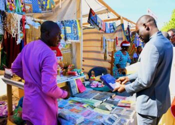 Tchad : Visite du Ministre du Commerce au marché de Noël à Habena