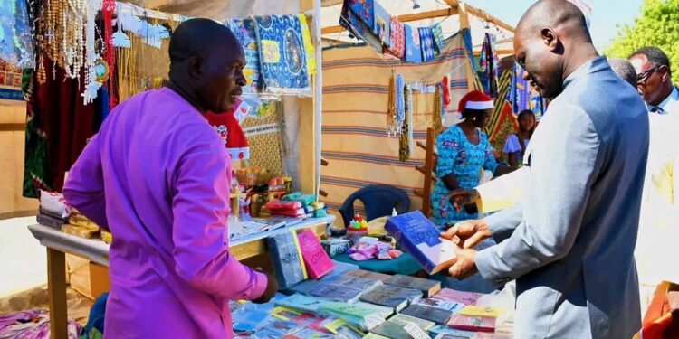 Tchad : Visite du Ministre du Commerce au marché de Noël à Habena
