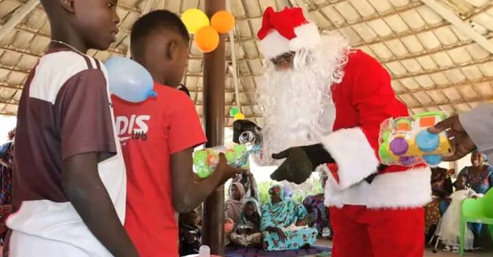 ​N’Djaména : Le Maire en Père Noël pour les orphelins de Béthanie