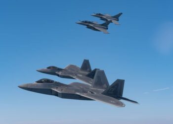 نيجيريا أعلنت تنفيذ غارات جوية أمريكية على أهداف إرهابية في الشمال الغربي، وفق بيان رسمي صدر عن وزارة الخارجية يوم الجمعة ٢٦ ديسمبر ٢٠٢٥.