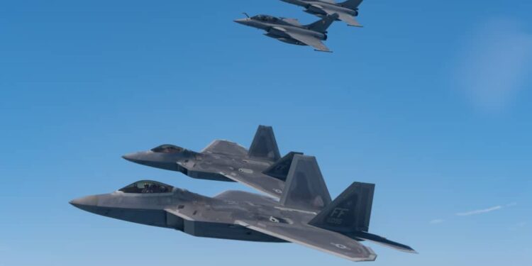 نيجيريا أعلنت تنفيذ غارات جوية أمريكية على أهداف إرهابية في الشمال الغربي، وفق بيان رسمي صدر عن وزارة الخارجية يوم الجمعة ٢٦ ديسمبر ٢٠٢٥.