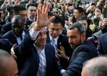 Le Président Français Emmanuel Macron poursuit sa visite en Chine.