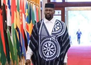 ​Guinée Conakry : Mamadi Doumbouya plébiscité dès le premier tour, entre sacre et interrogations