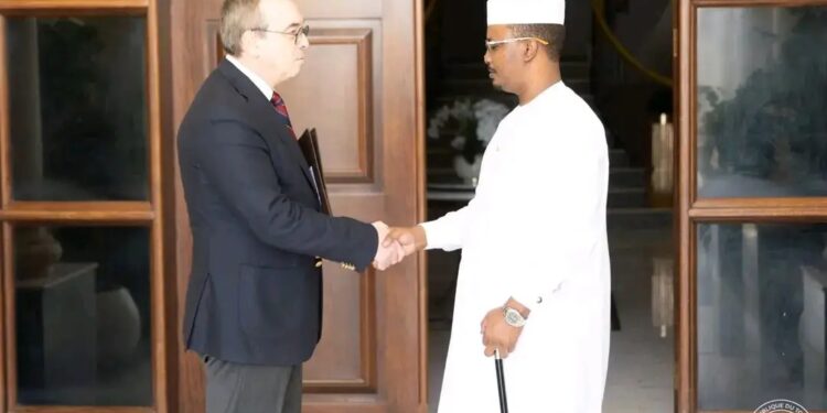 فرنسا تسعى لإعادة تنشيط شراكتها الإستراتيجية مع تشاد في ظل تحولات إقليمية متسارعة