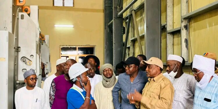 Tchad : Le Ministre de l&rsquo;énergie inspecte la centrale bi-combustible de Djarmaya et le poste de transformation de Lamadji.