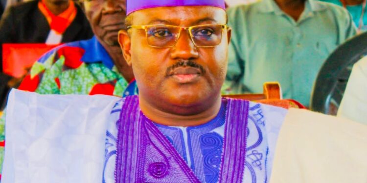 Moyen-Chari : L&rsquo;association « Tous à Sarh » honore le Sultan Mahamat Moussa Bézo pour son engagement en faveur de la cohésion sociale.