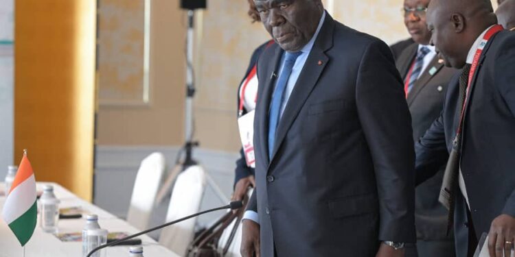 Côte d&rsquo;Ivoire : Démission du gouvernement à l&rsquo;issue du processus électoral