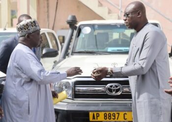 Tchad : Remise de huit (8) véhicules à la Direction Générale des Impôts