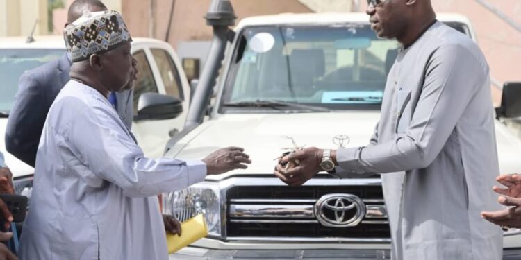 Tchad : Remise de huit (8) véhicules à la Direction Générale des Impôts