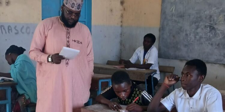 ​Lac : Le sous-préfet de Kinasserom quitte son bureau pour la craie