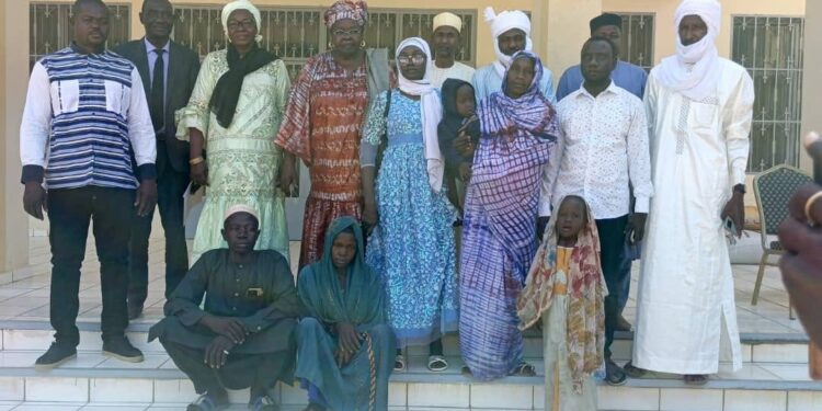 Chari-Baguirmi : Le Ministère de la Femme soutient une famille de quadruplé