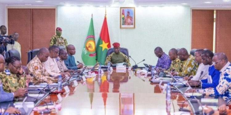 بوركينا فاسو تقرر حلّ جميع الأحزاب السياسية وإلغاء الإطار القانوني المنظّم لها