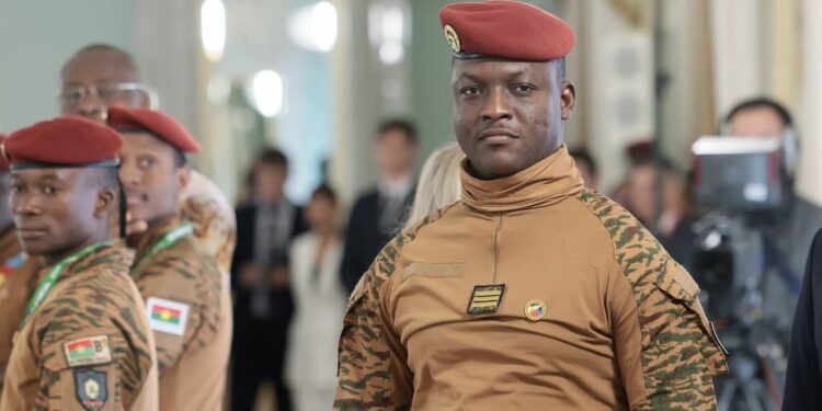 Burkina Faso : le Conseil des ministres dissout les partis politiques et adopte le Plan RELANCE 2026-2030