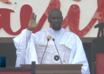 كوناكري: مامادي دومبويا يتولى رئاسة غينيا رسميًا ويَعِد بمرحلة حكم جديدة