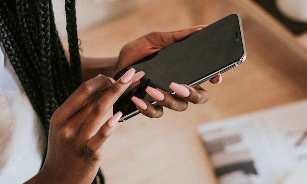 ​Tchad : Le smartphone, nouveau maître de maison chez les jeunes N’Djamenoises ?