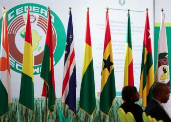 إيكواس ترفع آخر العقوبات وتعيد غينيا إلى مؤسساتها بالكامل