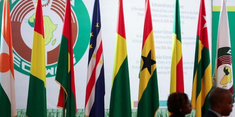 إيكواس ترفع آخر العقوبات وتعيد غينيا إلى مؤسساتها بالكامل