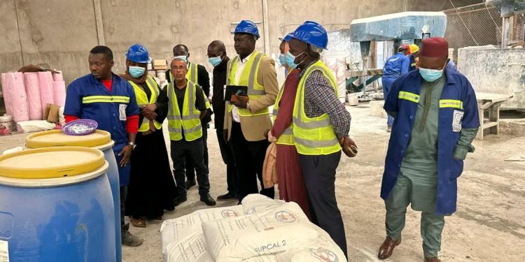Tchad : Le Ministère de l&rsquo;Environnement inspecte l&rsquo;usine de fabrication de peinture de la société SOPEIN-T à Farcha