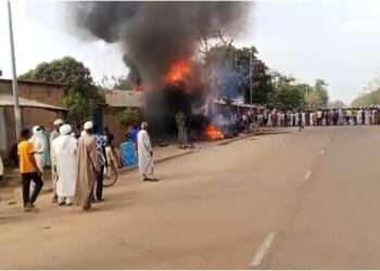 Sarh : un incendie ravage un point de vente de carburant informel, la population évite le pire