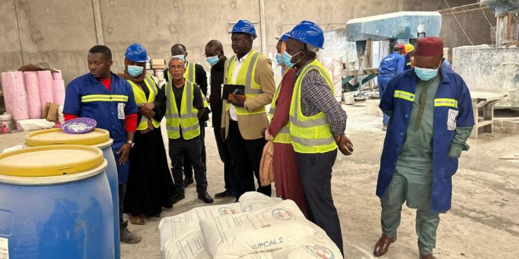 Tchad : Le Ministère de l&rsquo;Environnement inspecte l&rsquo;usine de fabrication de peinture de la société SOPEIN-T à Farcha