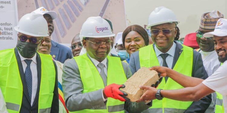 ​Bongor : Le Premier ministre lance les travaux de trois centrales solaires hybrides