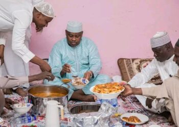 N&rsquo;djamena : Le maire rompt le jeûne aux côtés de ses concitoyens