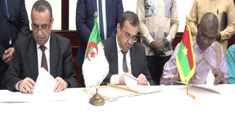 بوركينا فاسو والجزائر تبحثان توسيع التعاون في التعدين والطاقة