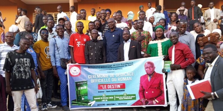 Moyen-Chari : L’écrivain Asra Djimadoumbe présente « Le Destin » à Sarh